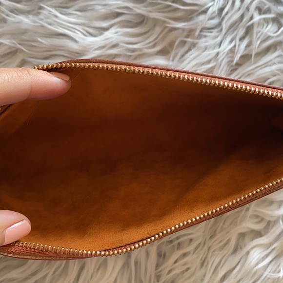 Vintage Louis Vuitton Epi Leather Pouch 24 Authen - Picture 3 of 4